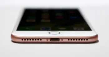 สาวก  Android ส่วนใหญ่ เมิน iPhone ไม่คิดย้ายมาใช้ เพราะไม่มีช่องหูฟัง