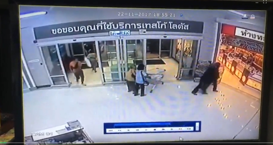 ภาพวงจรปิด วินาที3คนร้ายปล้นร้านทอง