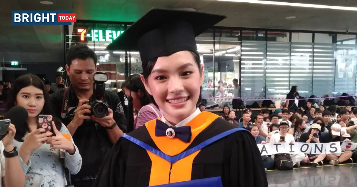 เฌอปราง BNK48 รับปริญญา