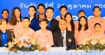 ว่ายน้ำ