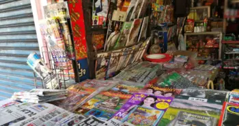 แผงหนังสือ