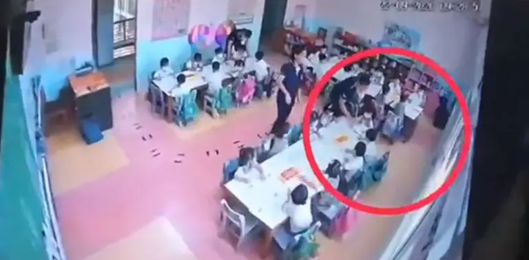 ครูอิ้ว ครูจุ๋ม ครูตบนักเรียน