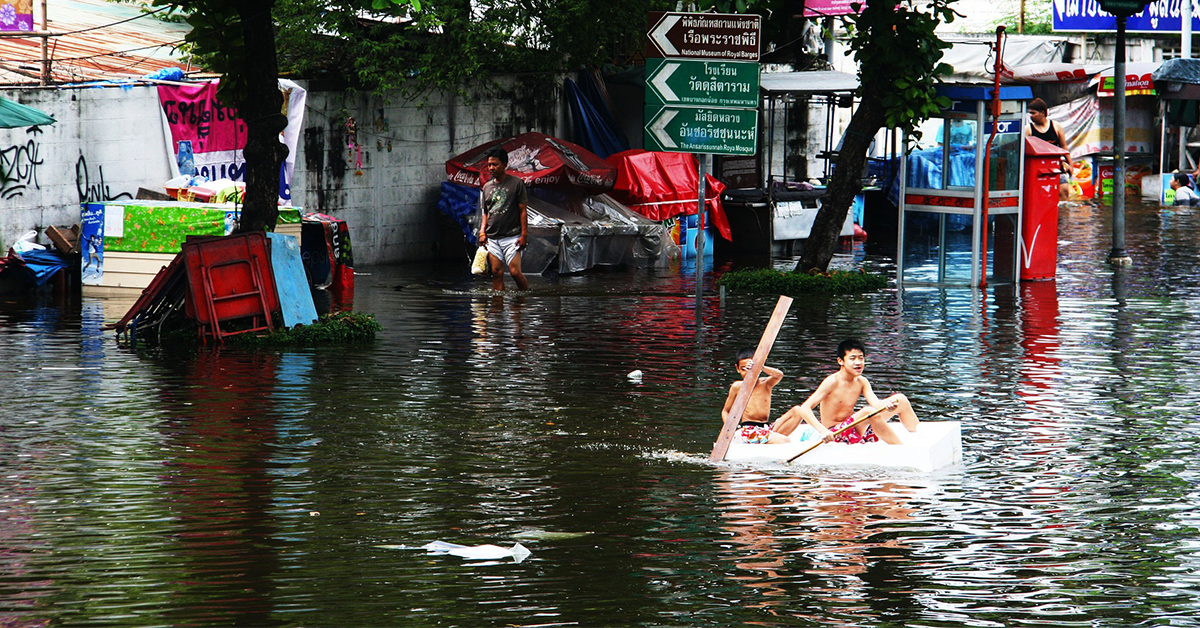 ฝนตกหนักน้ำท่วมขัง