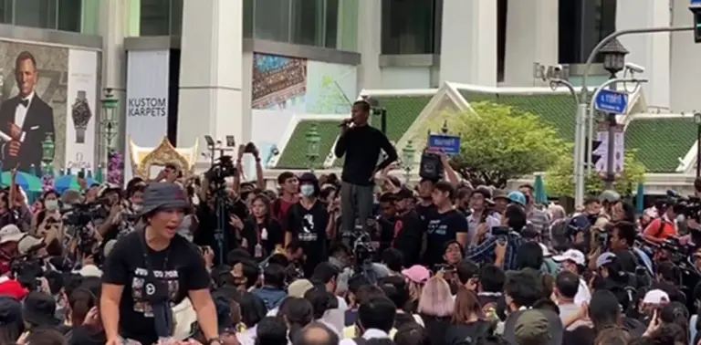 สลายชุมนุม