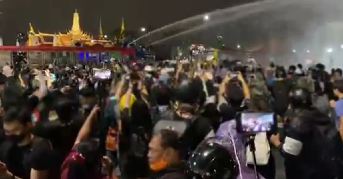 สลายชุมนุม
