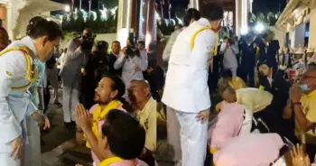 ในหลวง บิณฑ์ ไทด์ ก้มกราบ