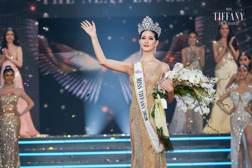 สวยสมมง! ร็อค ขวัญลดา คว้าตำแหน่ง Miss Tiffany's Universe ...