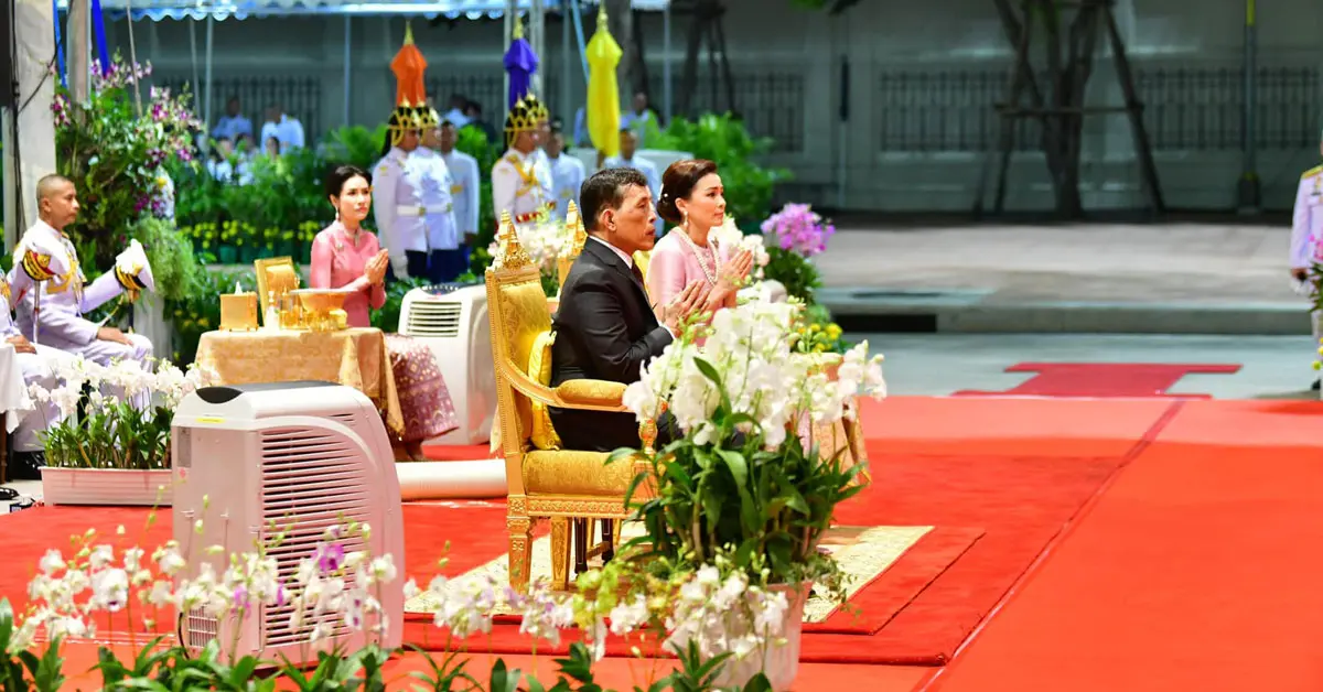 ในหลวง พระราชินี สวดเจริญมหามงคล