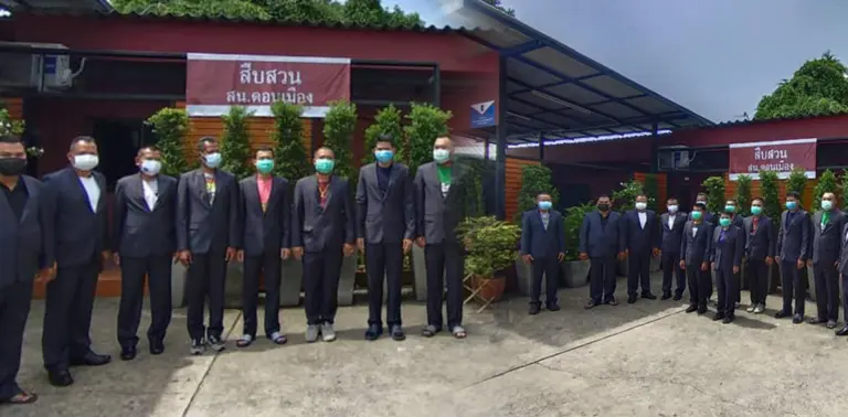 ตำรวจ สน.ดอนเมือง ใส่สูทดำ
