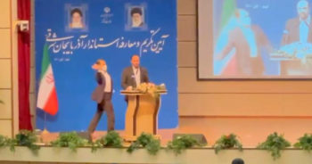 ตบหน้ากลางเวที