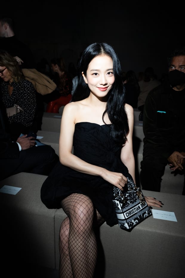 jisoo-blackpink-Top-10-Influencer-Paris-Fashion-Week-2023-2