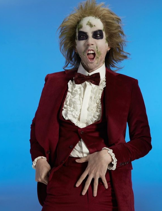 ส่องลุคฮาโลวีน-2022-ออฟ-กัน-แปลงโฉมเป็นตัวละคร-BeetleJuice-2