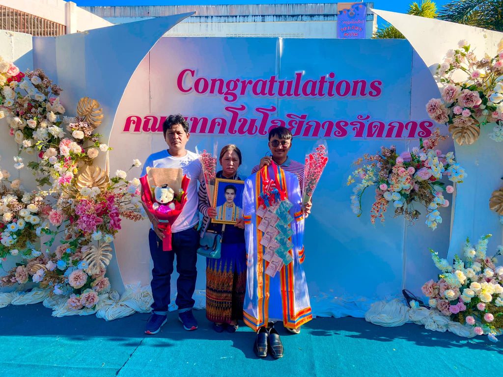 รับปริญญาสุดเศร้า