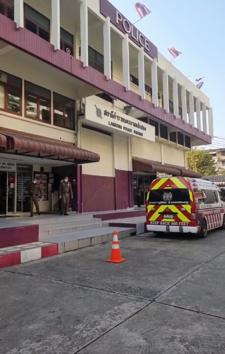 สนหลักสองยิงบนโรงพัก