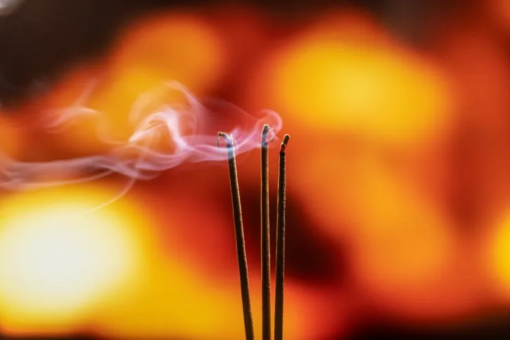 burning-incense-sticks-with-smok