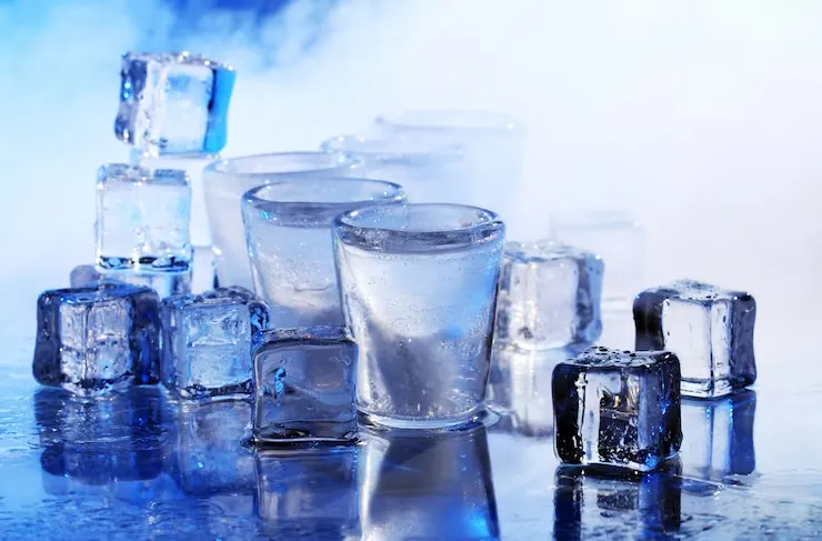 frozen-glasses-with-cold-alochol