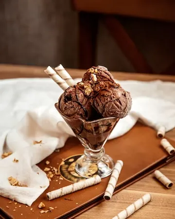 side-view-chocolate-ice-cream-wi