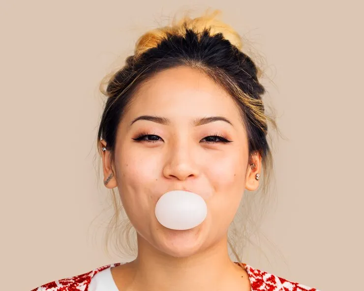 woman-blowing-bubblegum-cheerful