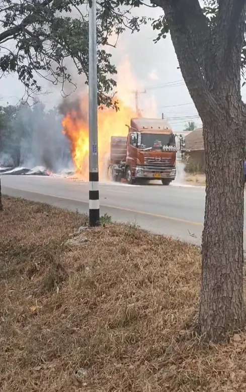 รถบรรทุกไฟไหม้ (1)